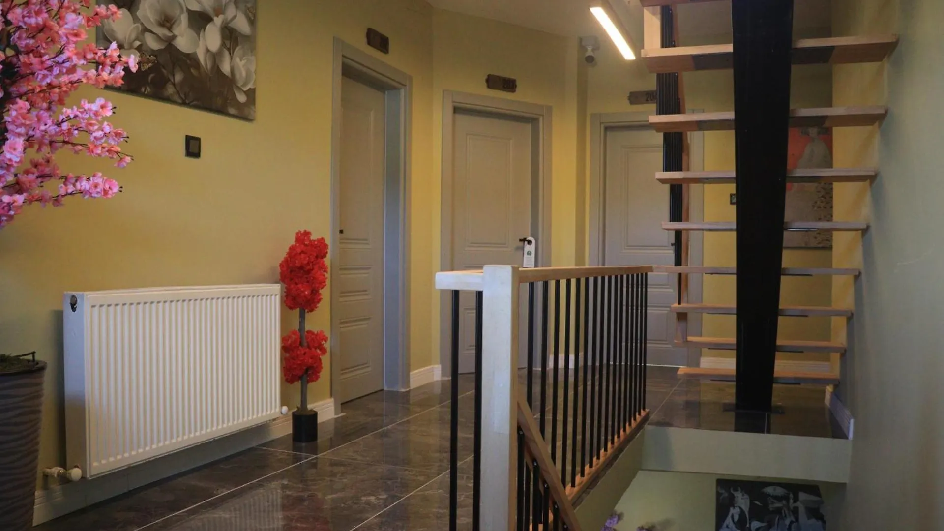 Bed & Breakfast Zelle Airport Boutique Hotel Tayakadin
