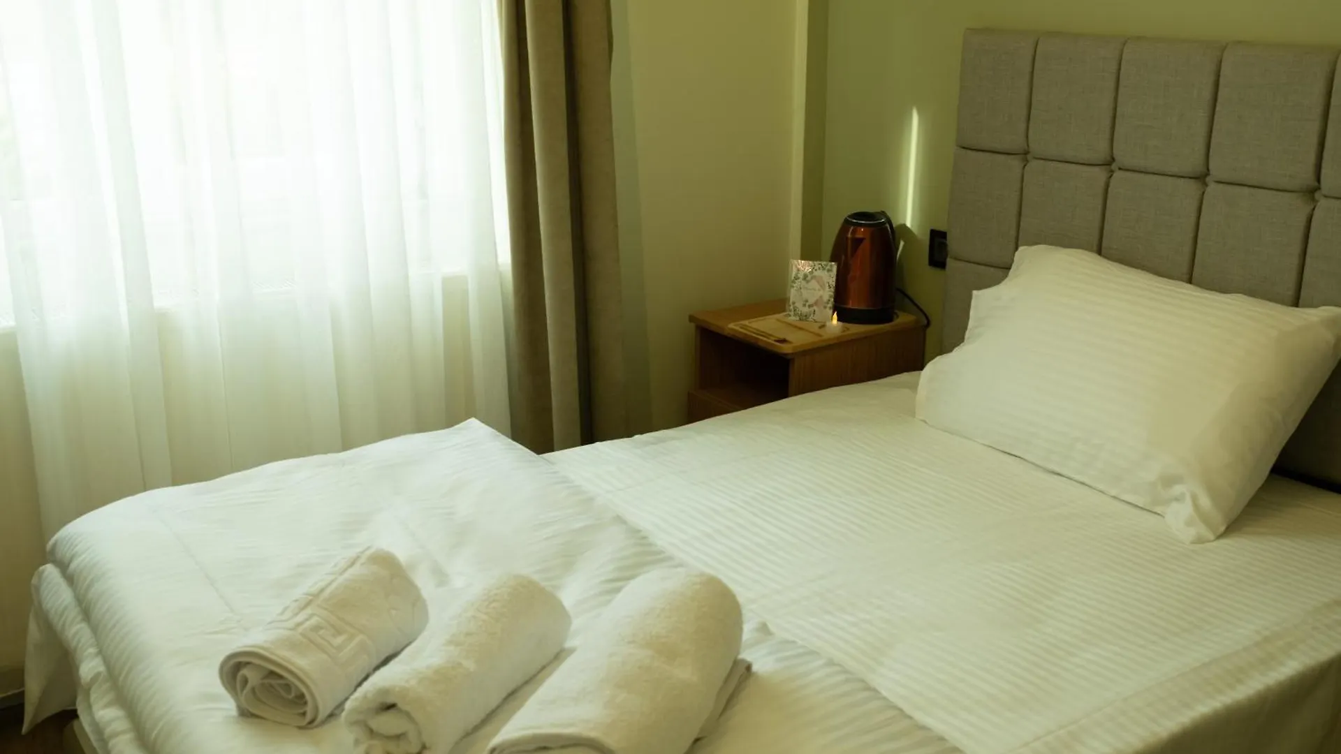 Zelle Airport Boutique Hotel Tayakadin